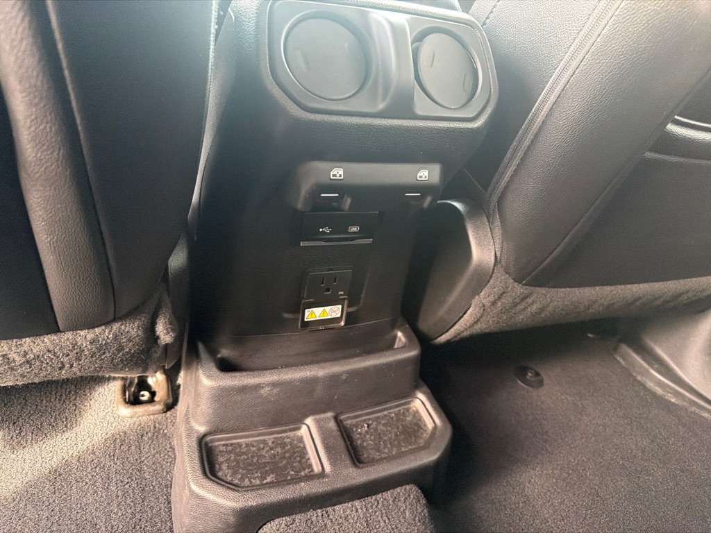 Photo 15 of this JEEP WRANGLER UNLIMI
