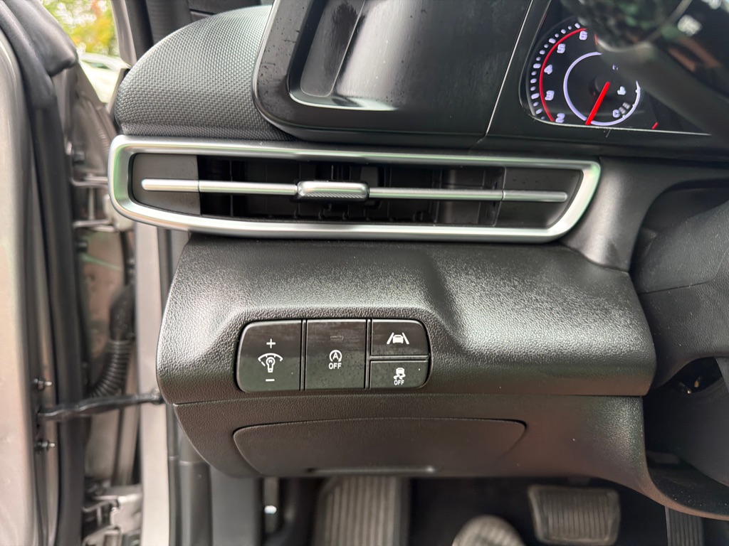 Photo 15 of this HYUNDAI ELANTRA