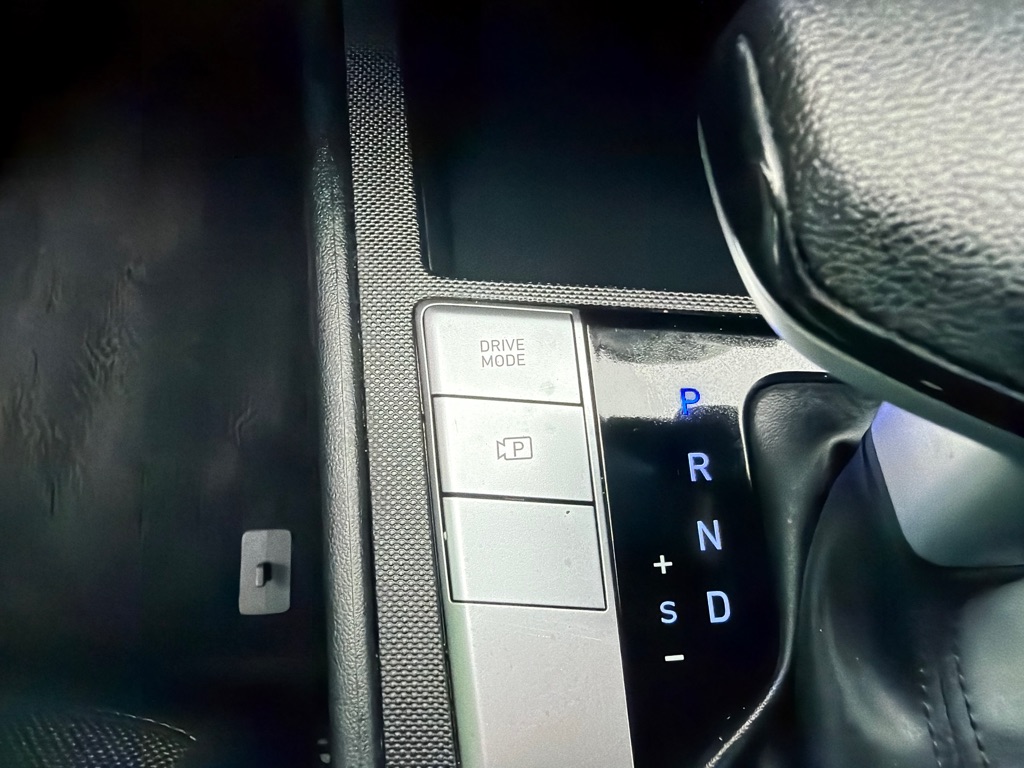 Photo 12 of this HYUNDAI ELANTRA