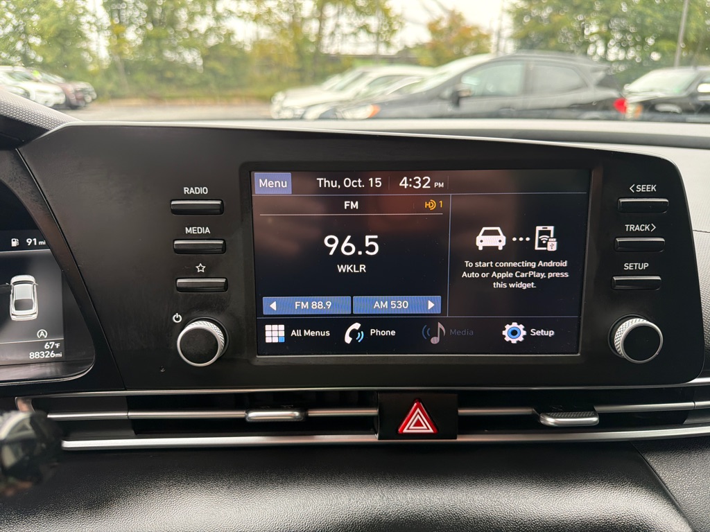 Photo 10 of this HYUNDAI ELANTRA