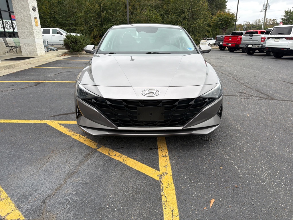 Photo 3 of this HYUNDAI ELANTRA