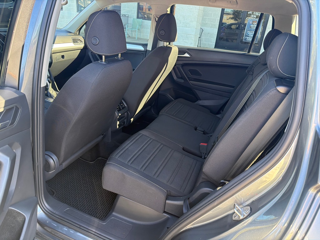 Photo 8 of this VOLKSWAGEN TIGUAN