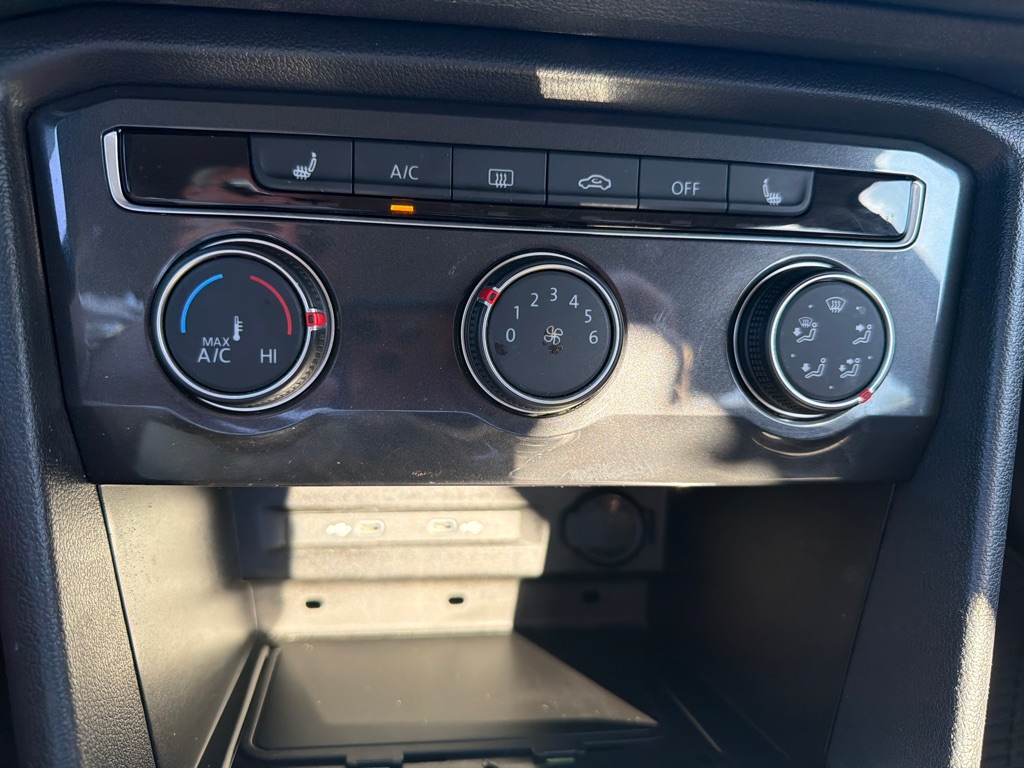 Photo 12 of this VOLKSWAGEN TIGUAN