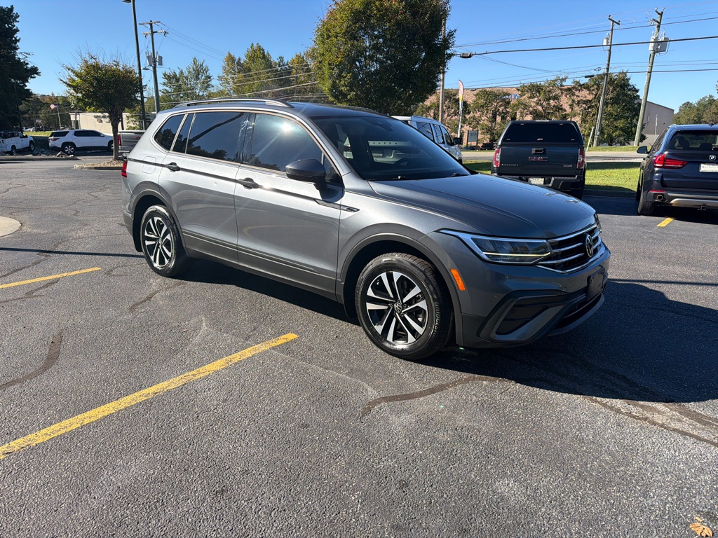 Photo 4 of this VOLKSWAGEN TIGUAN