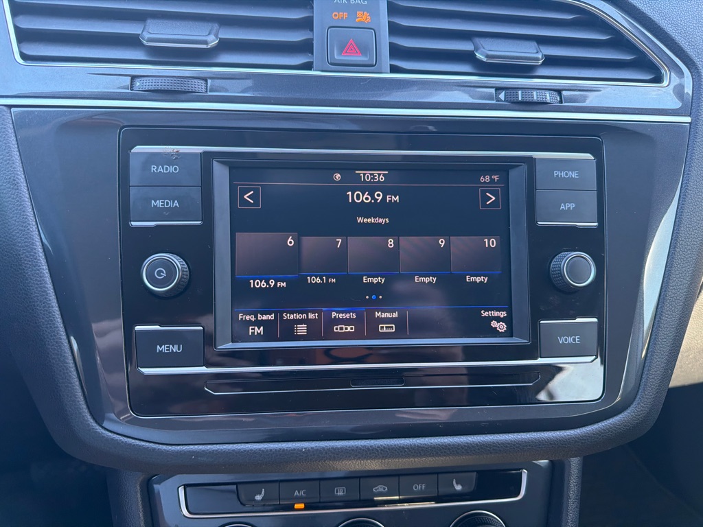 Photo 10 of this VOLKSWAGEN TIGUAN