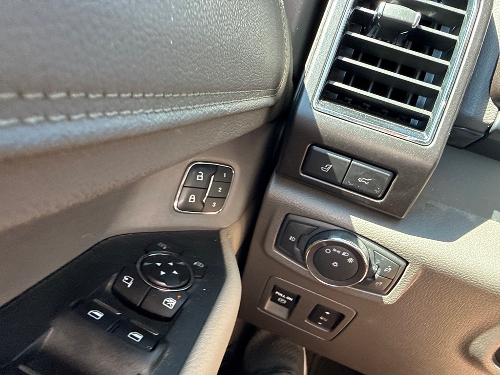 Photo 22 of this FORD EXPEDITION