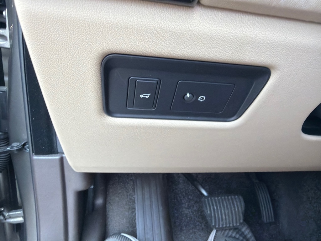 Photo 19 of this LAND ROVER RANGE ROVER