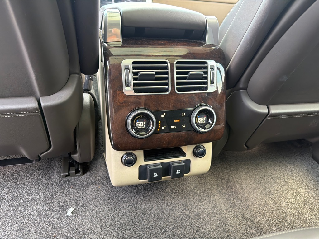 Photo 10 of this LAND ROVER RANGE ROVER