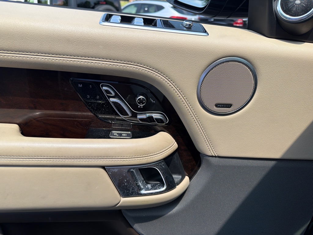 Photo 13 of this LAND ROVER RANGE ROVER