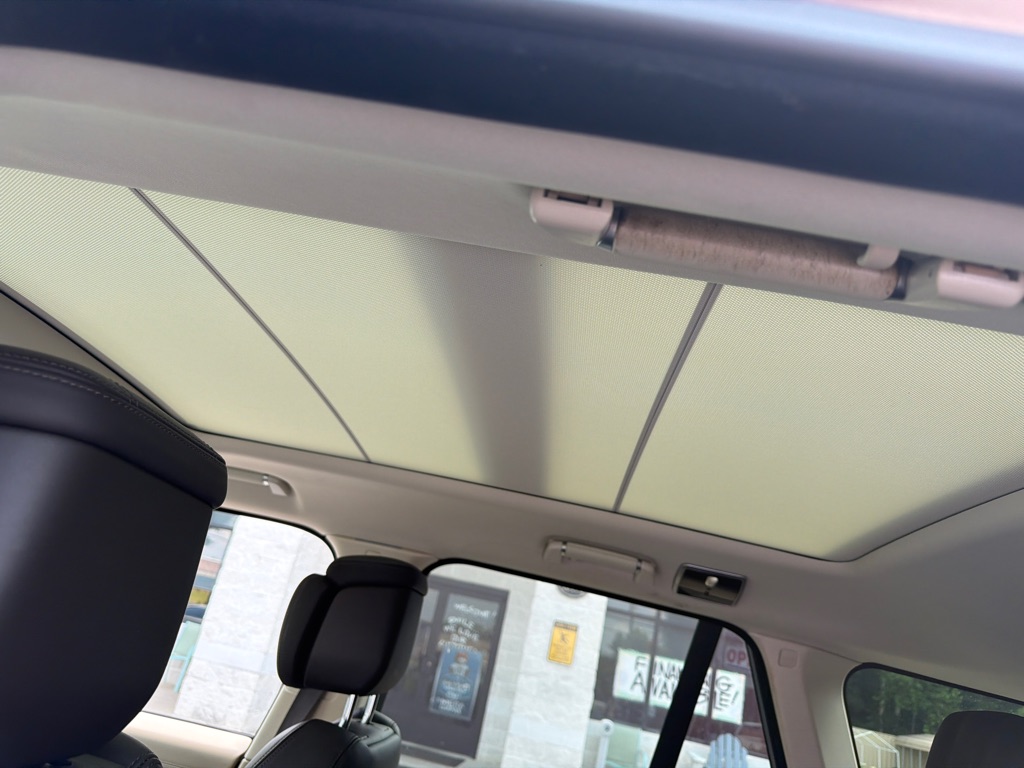 Photo 11 of this LAND ROVER RANGE ROVER