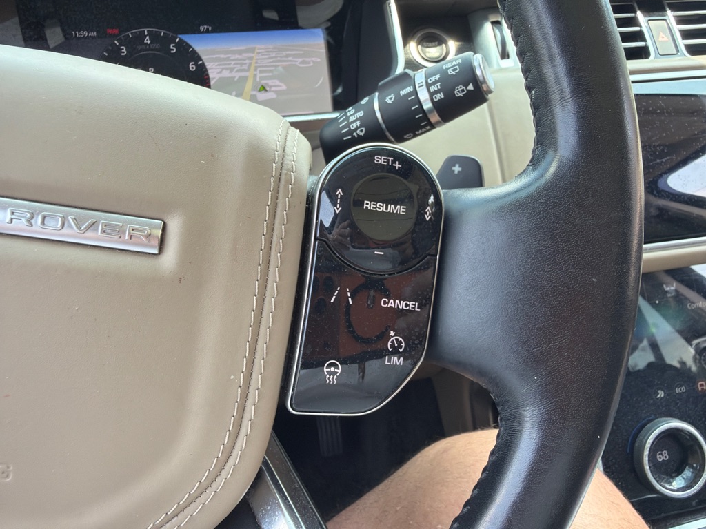 Photo 17 of this LAND ROVER RANGE ROVER