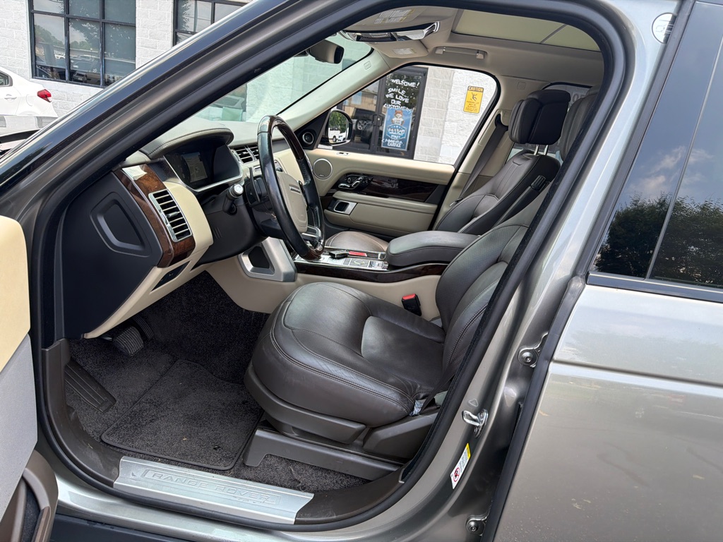 Photo 8 of this LAND ROVER RANGE ROVER