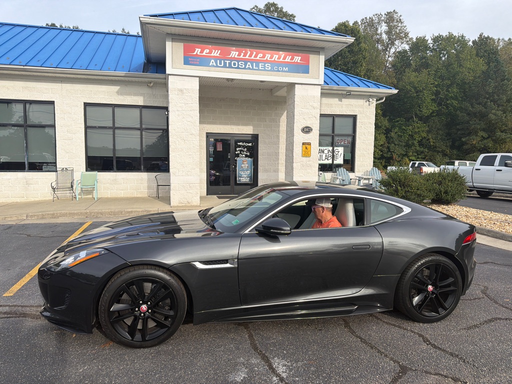Photo 2 of this JAGUAR F-TYPE