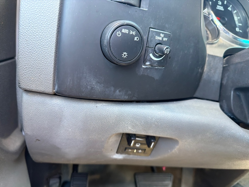 Photo 8 of this CHEVROLET SILVERADO 2500