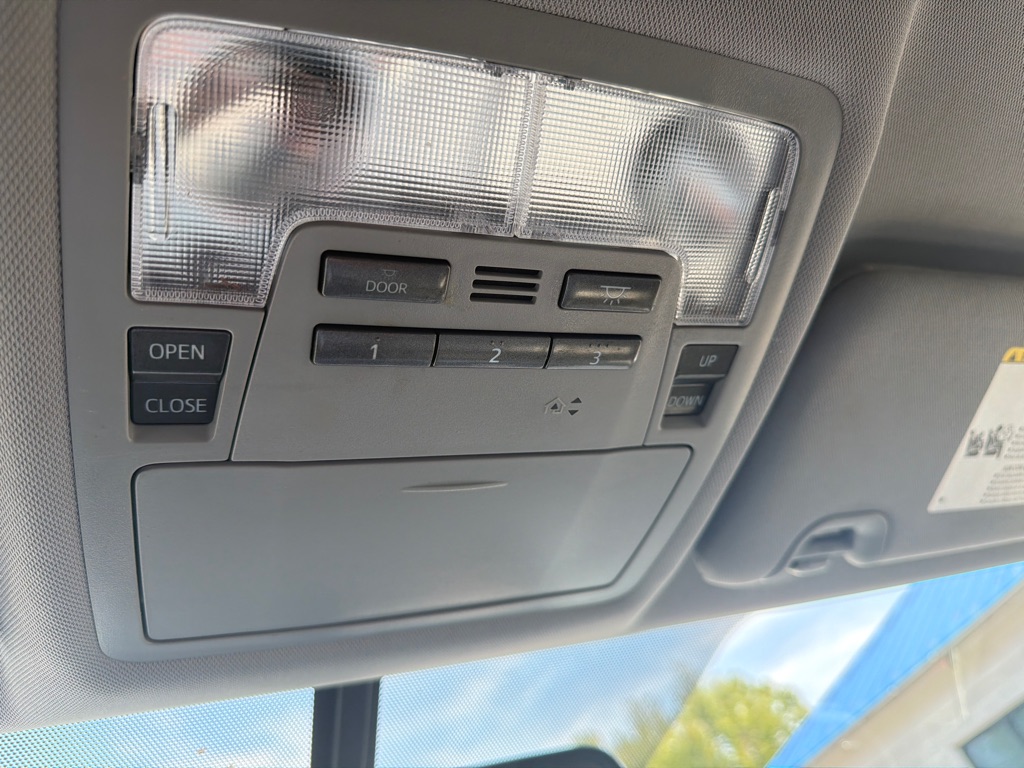 Photo 20 of this TOYOTA HIGHLANDER