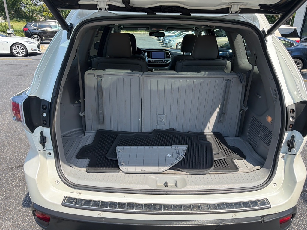 Photo 6 of this TOYOTA HIGHLANDER