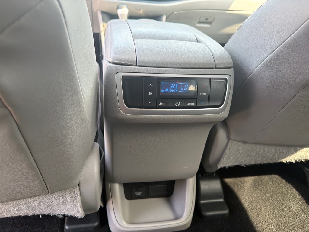 Photo 14 of this TOYOTA HIGHLANDER