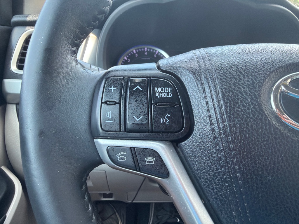 Photo 18 of this TOYOTA HIGHLANDER