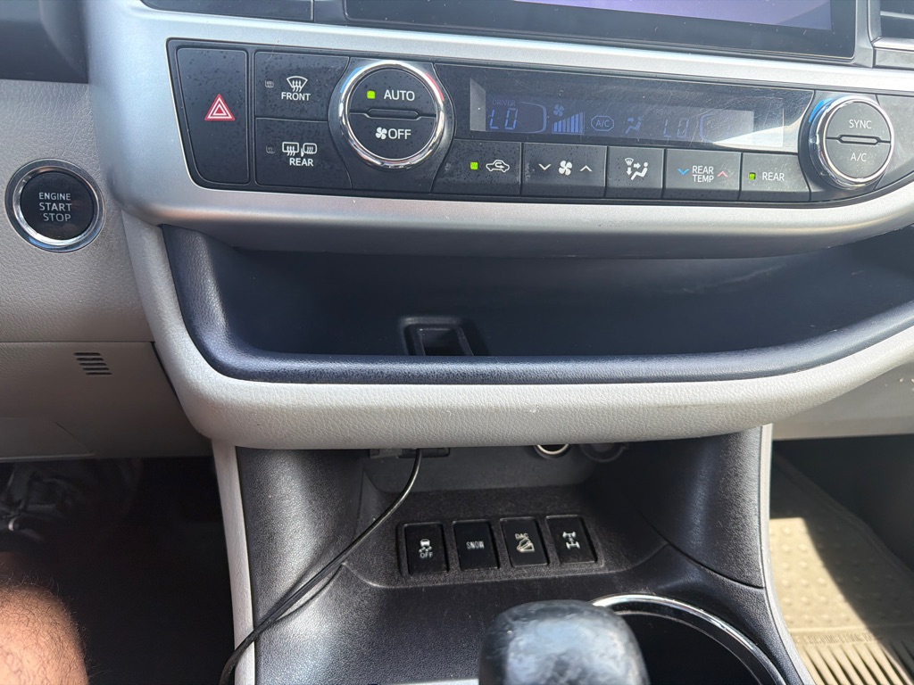 Photo 15 of this TOYOTA HIGHLANDER