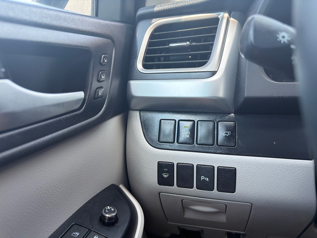 Photo 19 of this TOYOTA HIGHLANDER