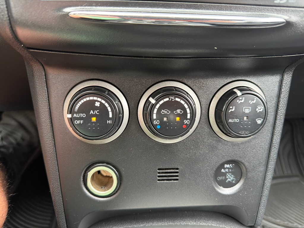 Photo 13 of this NISSAN ROGUE