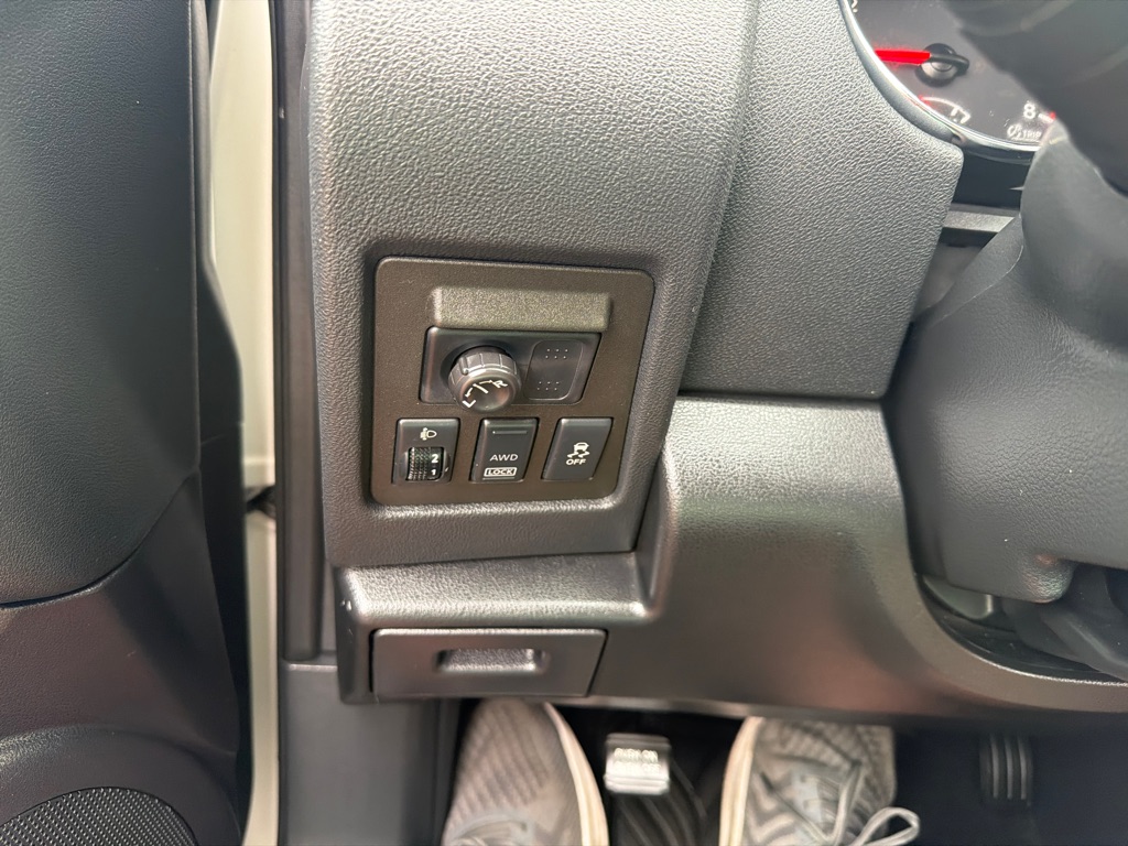 Photo 18 of this NISSAN ROGUE