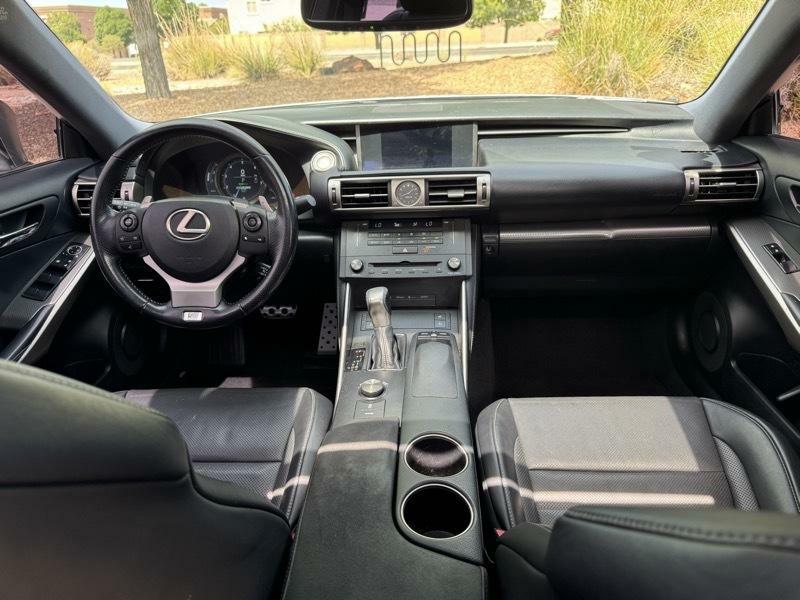 Photo 15 of this LEXUS IS 200T
