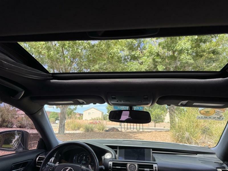 Photo 16 of this LEXUS IS 200T