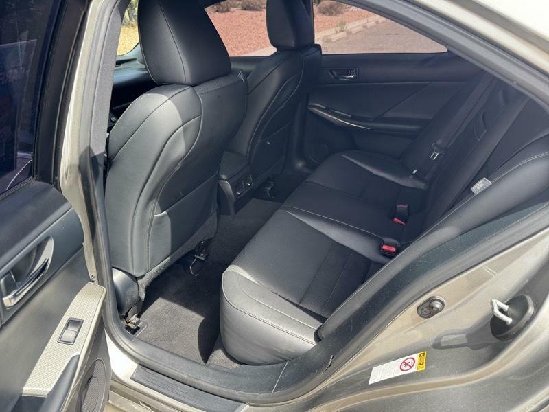 Photo 18 of this LEXUS IS 200T