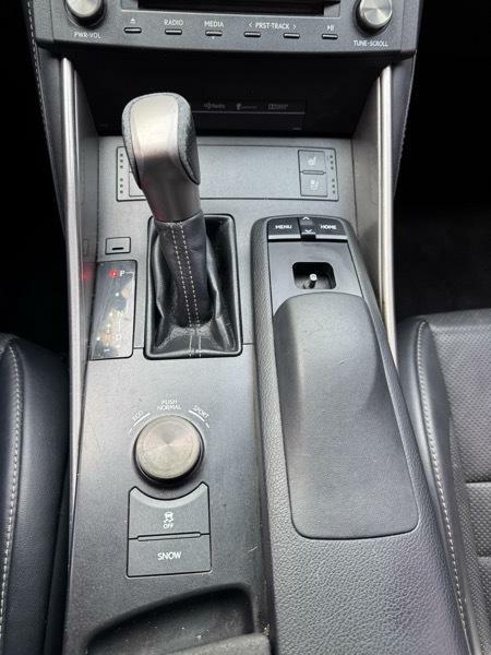 Photo 30 of this LEXUS IS 200T