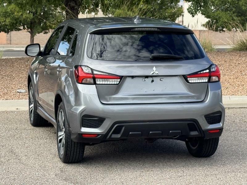 Photo 5 of this MITSUBISHI OUTLANDER SPORT