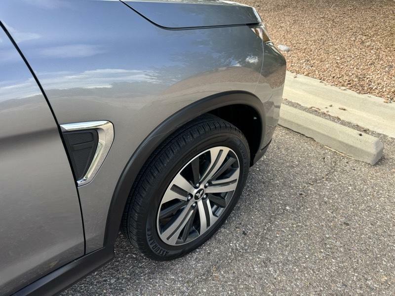 Photo 9 of this MITSUBISHI OUTLANDER SPORT