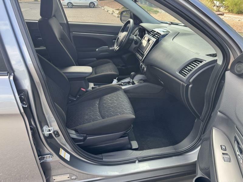Photo 10 of this MITSUBISHI OUTLANDER SPORT