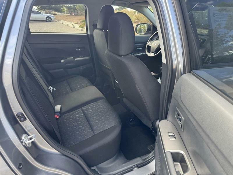 Photo 12 of this MITSUBISHI OUTLANDER SPORT