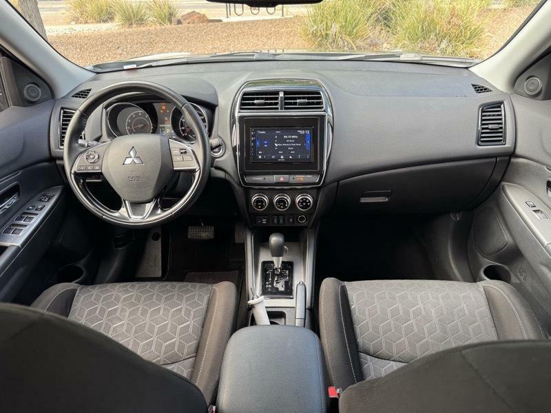Photo 14 of this MITSUBISHI OUTLANDER SPORT