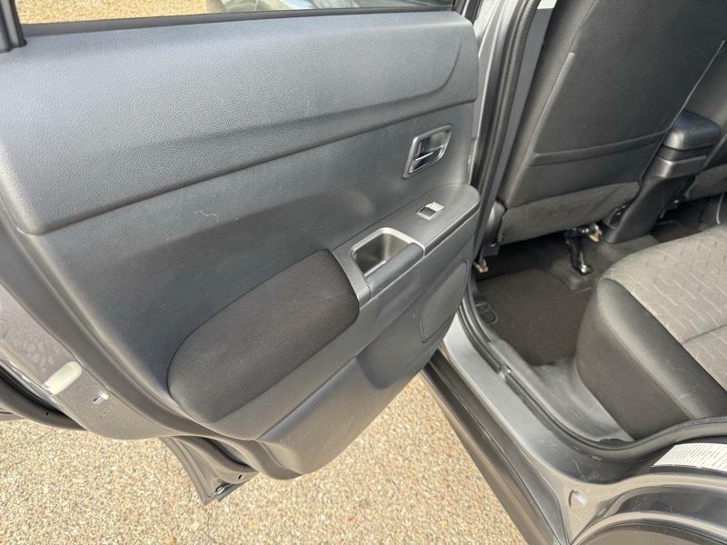 Photo 17 of this MITSUBISHI OUTLANDER SPORT