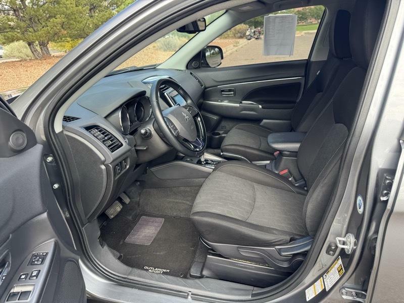 Photo 18 of this MITSUBISHI OUTLANDER SPORT