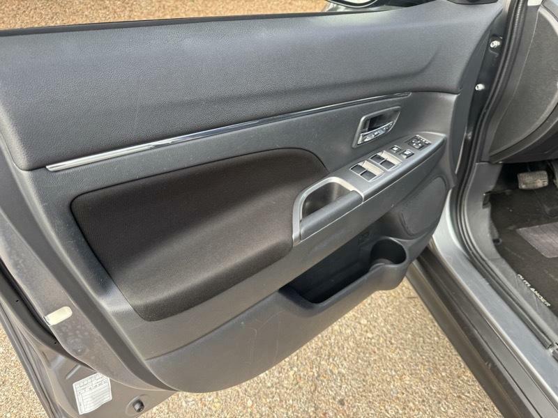 Photo 19 of this MITSUBISHI OUTLANDER SPORT