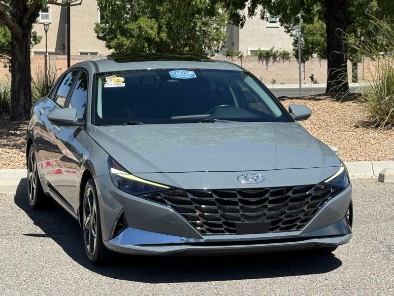 Photo 2 of this HYUNDAI ELANTRA HYBRID