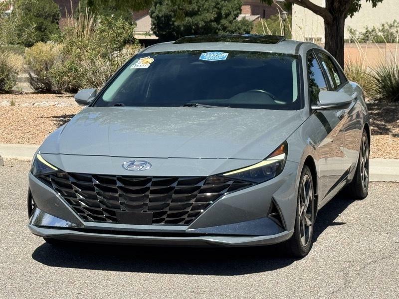 Photo 4 of this HYUNDAI ELANTRA HYBRID