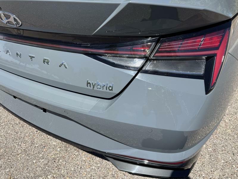 Photo 8 of this HYUNDAI ELANTRA HYBRID