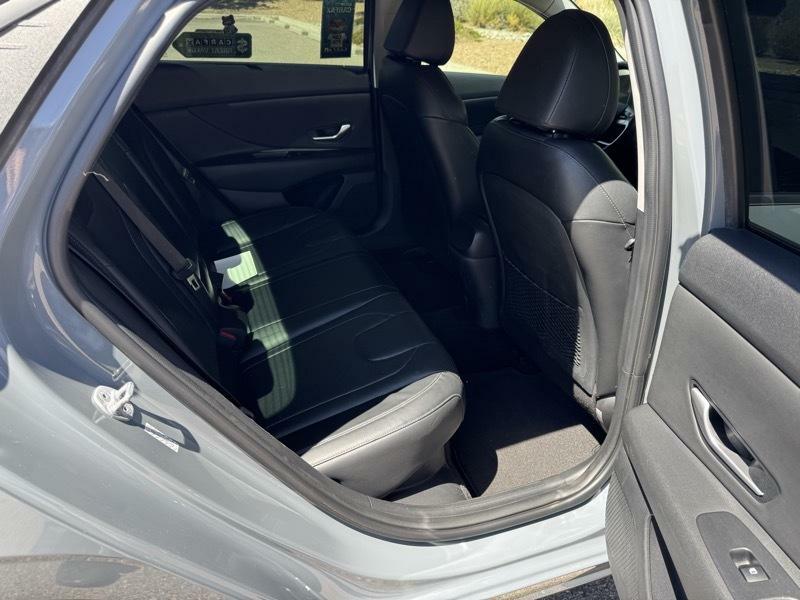 Photo 12 of this HYUNDAI ELANTRA HYBRID