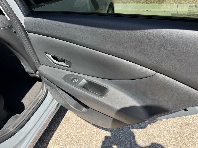 Photo 13 of this HYUNDAI ELANTRA HYBRID