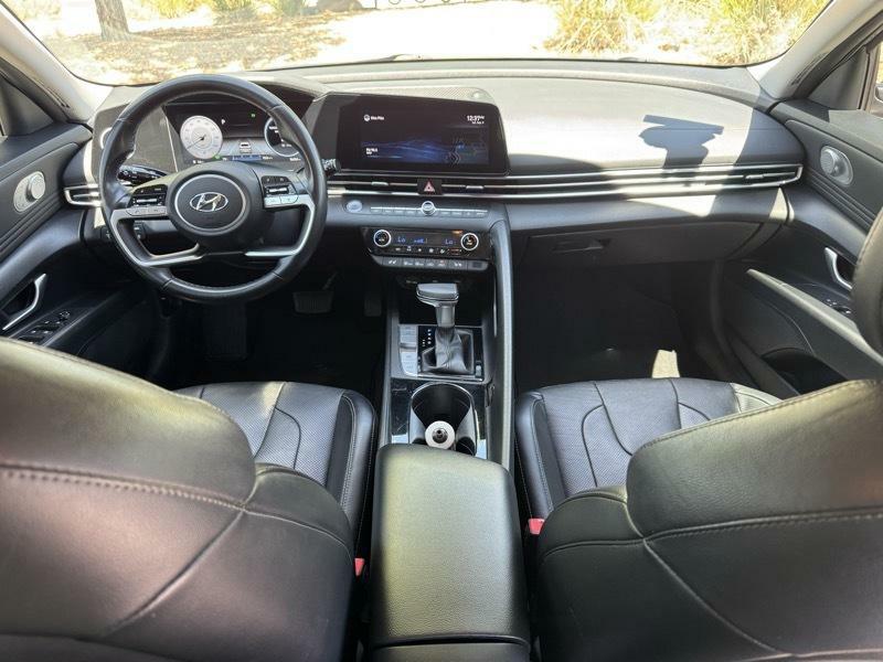 Photo 14 of this HYUNDAI ELANTRA HYBRID