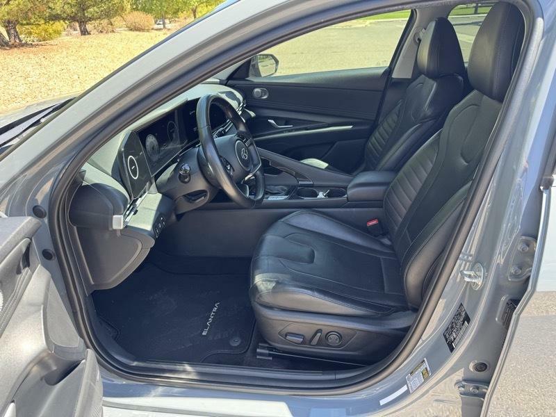 Photo 18 of this HYUNDAI ELANTRA HYBRID