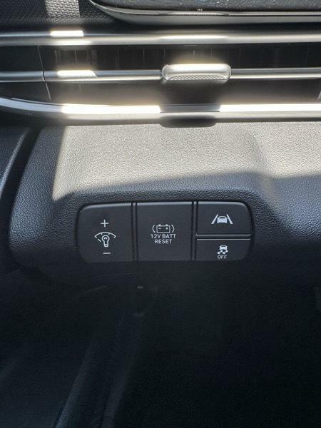 Photo 21 of this HYUNDAI ELANTRA HYBRID