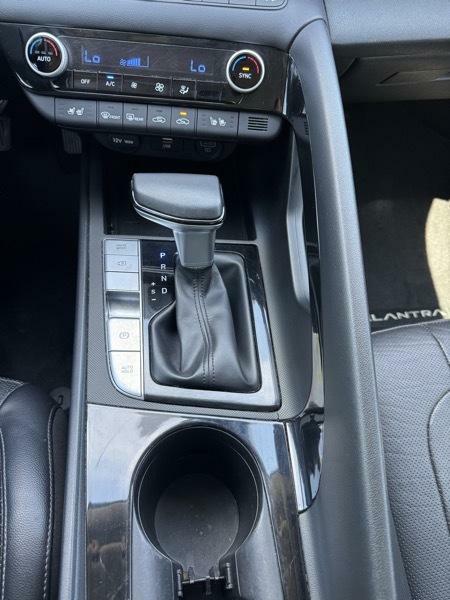 Photo 22 of this HYUNDAI ELANTRA HYBRID