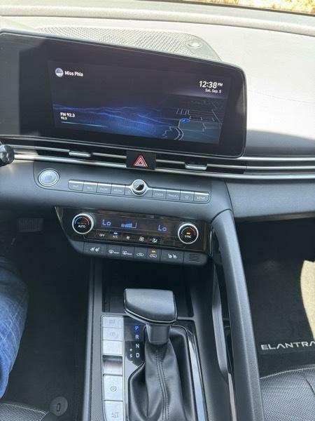 Photo 23 of this HYUNDAI ELANTRA HYBRID