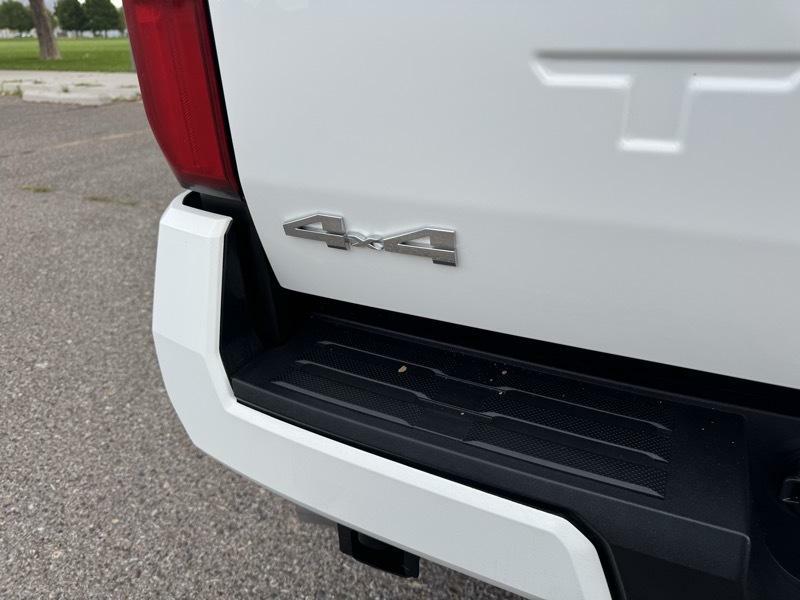 Photo 8 of this TOYOTA TACOMA 4WD