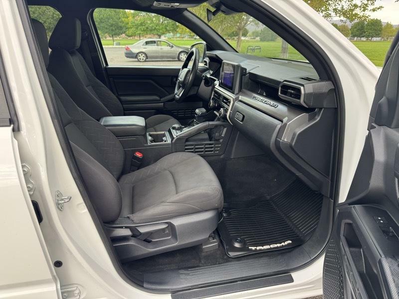 Photo 10 of this TOYOTA TACOMA 4WD
